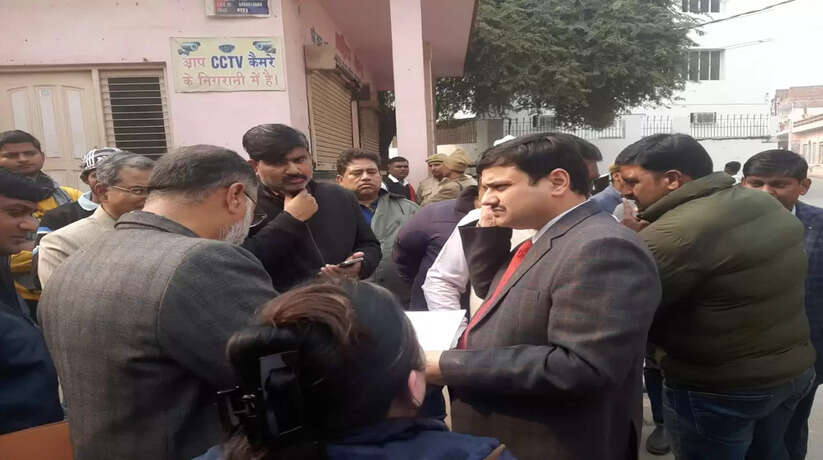 Varanasi News: रविदास जयंती की तैयारी का निरीक्षण करने पहुंचे मंडलायुक्त