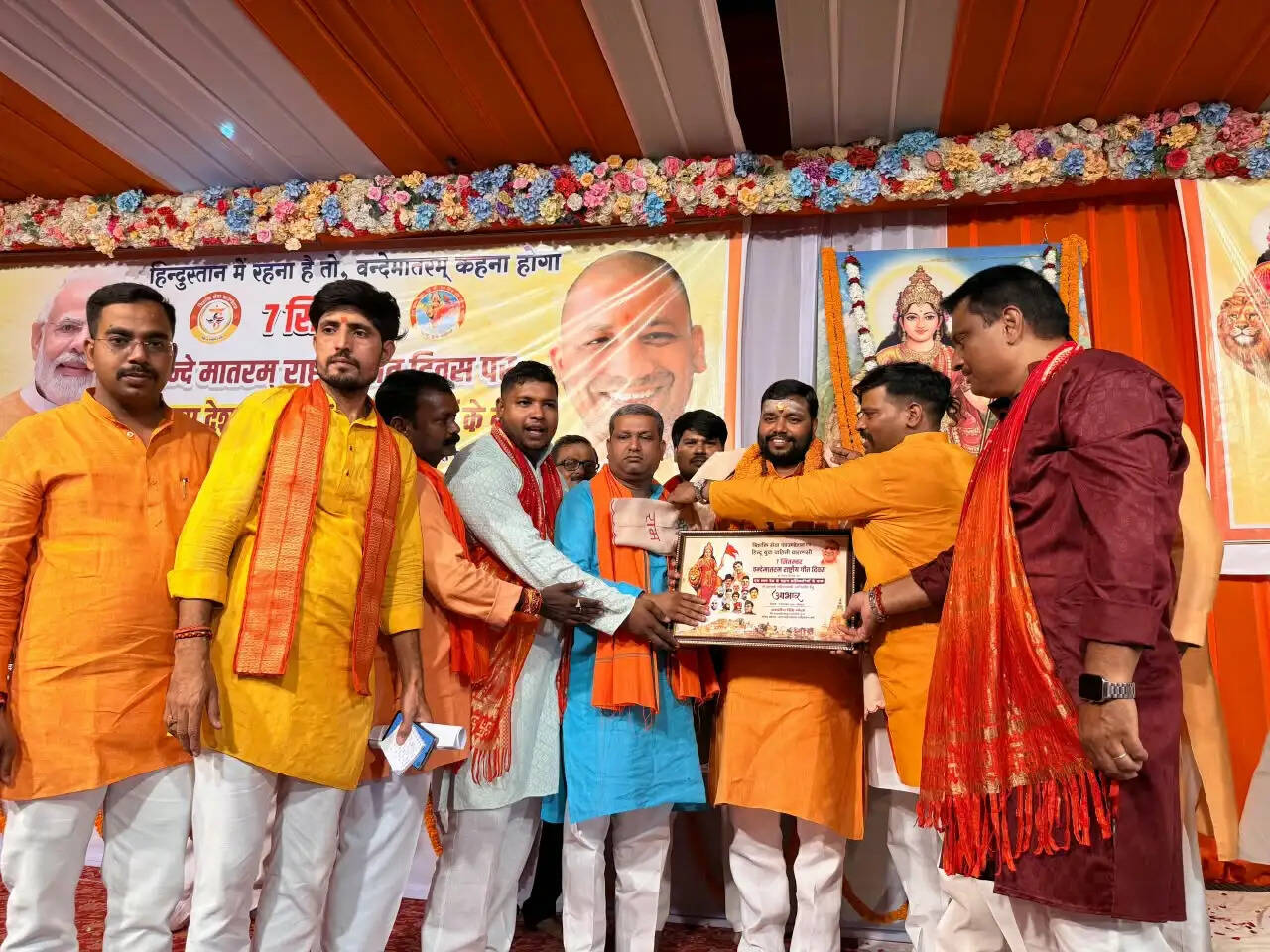 काशी में ‘एक शाम क्रांतिकारियों के नाम’, शहीद परिवारों का हुआ सम्मान
