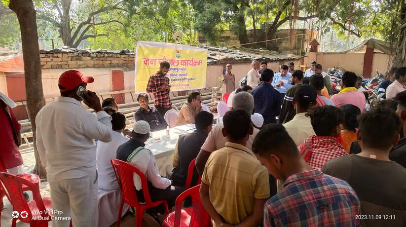 Varanasi News: महापौर ने कोतवाली और आदमपुर जोन में की जन चौपाल, बड़े गृहकर बकायेदारों के नाम होगें जोन पर प्रर्दशित