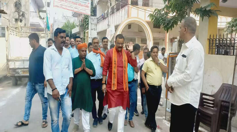 Varanasi News: महापौर अशोक तिवारी ने शिवरतनपुर बजरडीहा से रानीपुर तक इंटरलॉकिंग के कार्य का किया शिलान्यास