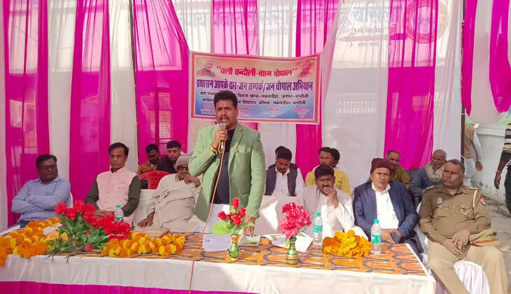 चंदौली में&nbsp;जन चौपाल कार्यक्रम का किया गया आयोजन, भाजपा नेता सूर्यमुनी तिवारी ने स्टालों का किया निरीक्षण, बच्चों का कराया अन्नप्राशन