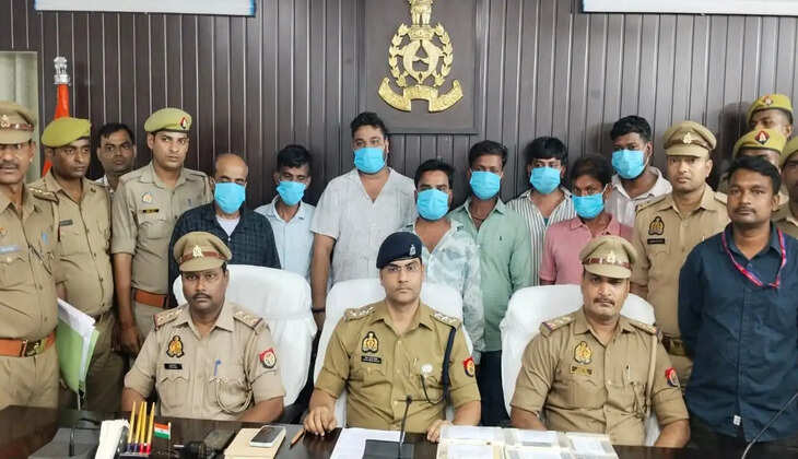 CY-Vazra अभियान: वाराणसी में ऑनलाइन सट्टेबाजी गिरोह का भंडाफोड़, 8 आरोपी गिरफ्तार