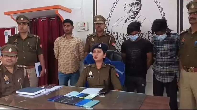 Varanasi Crime: थाना सिगरा पुलिस द्वारा लूट के 11 मोबाइल फोन कीमत करीब 1.6 लाख रूपया व चोरी की एक मो0सा0 व घटना में प्रयुक्त एक मो.0सा0 के साथ दो अभियुक्त गिरफ्तार