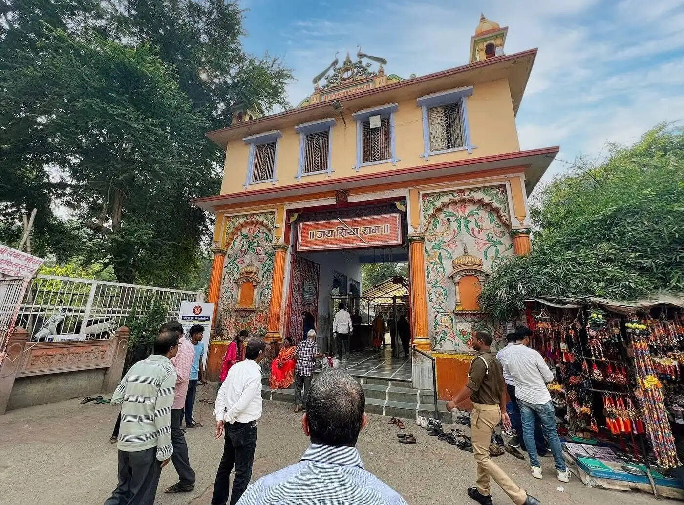 मंदिरों की नगरी काशी, जहां मोक्ष की तलाश में पहुंचती है दुनिया