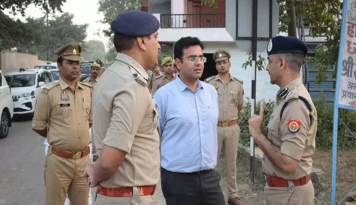 Prayagraj News:&nbsp;अपर पुलिस आयुक्त एवं जिलाधिकारी ने अंदावा में बने मूर्ति विसर्जन स्थल का किया निरीक्षण