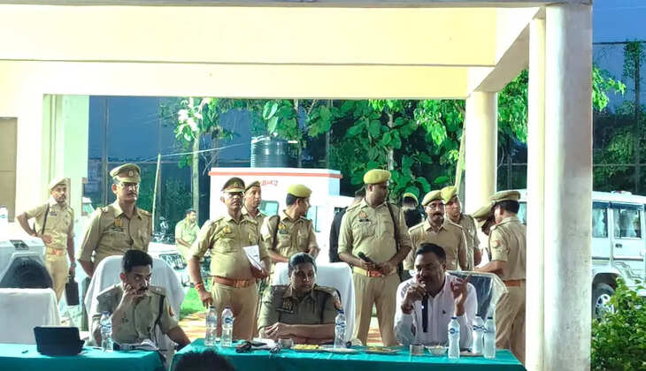 मीरजापुर के सक्तेशगढ़ परमहंस आश्रम में 29 जुलाई को आयोजित गुरु पूर्णिमा महोत्सव को लेकर जिला प्रशासन और पुलिस पूरी तरह तैयार है। 10 से 12 लाख श्रद्धालुओं के आगमन की संभावना के बीच सुरक्षा, ट्रैफिक और भीड़ नियंत्रण के व्यापक इंतजाम किए गए हैं।
