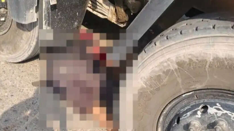 चौबेपुर के सन्दहा चिरईगांव ओवरब्रिज के नीचे ट्रक बैक करते समय खलासी की दर्दनाक मौत। सोनभद्र निवासी युवक की मौके पर गई जान, पुलिस जांच जारी।