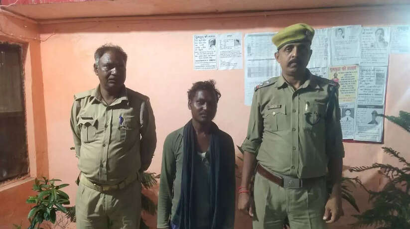 थाना चौबेपुर पुलिस ने 20 लीटर अवैध देशी शराब के साथ एक अभियुक्त को किया गिरफ्तार
