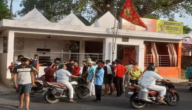 Varanasi News: वाराणसी दुर्गा माता मंदिर में आभूषण सहित हजारों की चोरी