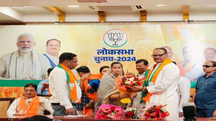 Ayodhya News: अंबेडकर नगर सहित अयोध्या लोकसभा क्षेत्र में सियासी हलचल हुई तेज,अभय सिंह की पत्नी व पिता शामिल हुए भाजपा में