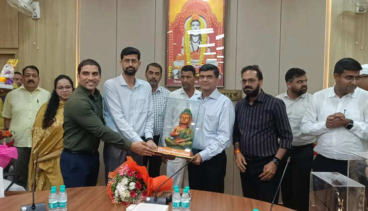 गोरखपुर के मंडलायुक्त अनिल ढींगरा को भावभीनी विदाई, तीन वर्षों के कार्यकाल में विकास कार्यों को दी नई रफ्तार