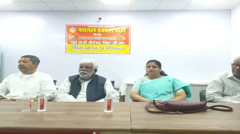 Chanduli News: विधानसभा के पुआरी में नेशनल इक्वल पार्टी ने सपा प्रत्यासी बिरेन्द्र सिंह का स्वागत किया