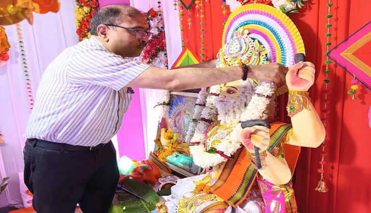 वाराणसी मंडल पर विश्विकर्मा पूजनोत्सव हर्षोल्लास के साथ धुमधाम से मनाया गया
