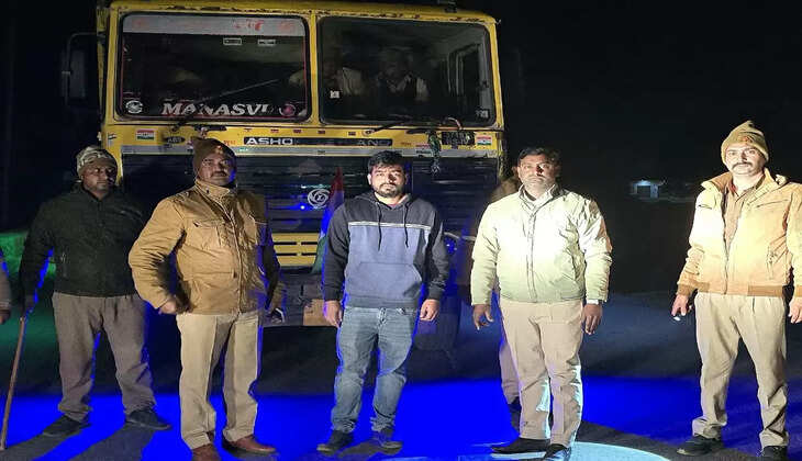 Chandauli News: चंदौली में एआरटीओ की बड़ी कार्यवाही, 19 अवैध ट्रकों का किया चालान