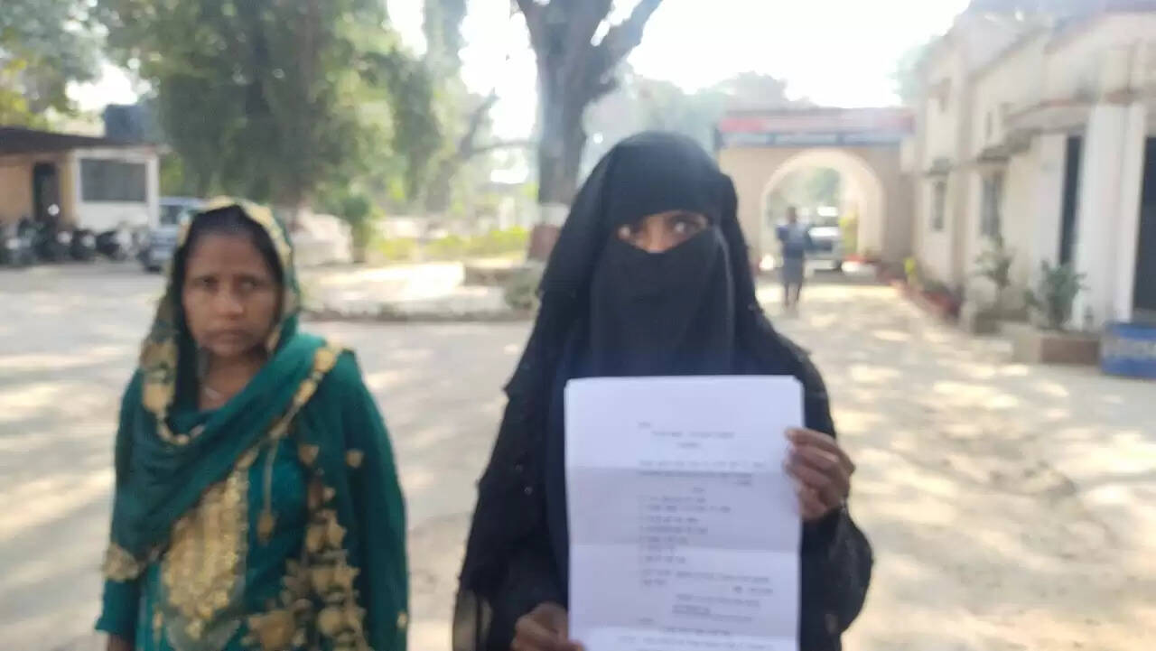 घरेलू हिंसा और दहेज से प्रताड़ित पीड़ित महिला ने लगाई पुलिस अधीक्षक से न्याय की गुहार