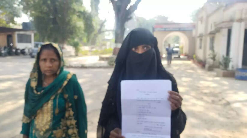 घरेलू हिंसा और दहेज से प्रताड़ित पीड़ित महिला ने लगाई पुलिस अधीक्षक से न्याय की गुहार