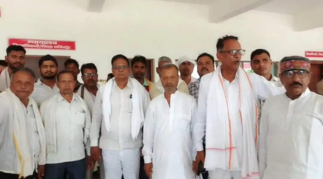 Chandauli News: विंध्य एक्सप्रेसवे के खिलाफ किसानों का फूटा आक्रोश, भूमि अधिग्रहण रद्द करने की मांग