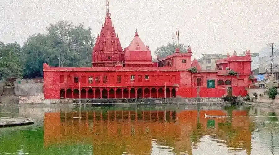 मंदिरों की नगरी काशी, जहां मोक्ष की तलाश में पहुंचती है दुनिया