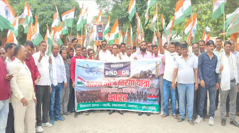 सहजनवां में देशभक्ति के नारों के साथ निकली तिरंगा यात्रा