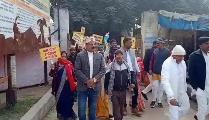 Chandauli Samachar:&nbsp;चंदौली में ग्राम प्रधानों का हल्लाबोल, सरकार की नीतियों के खिलाफ जबर्दस्त प्रदर्शन