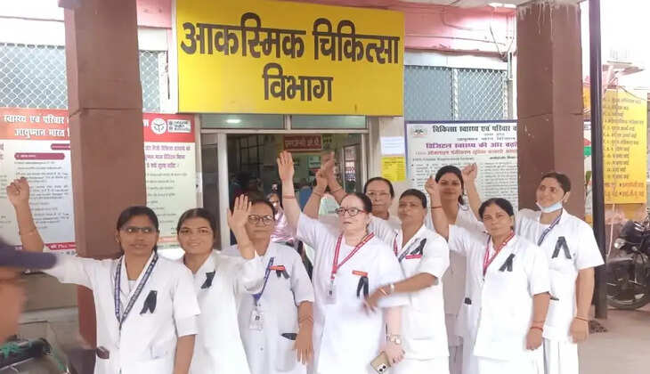 13 सूत्रीय मांगों को लेकर नर्सिंग कर्मचारियों ने बांधा काला फीता, आंदोलन की दी चेतावनी