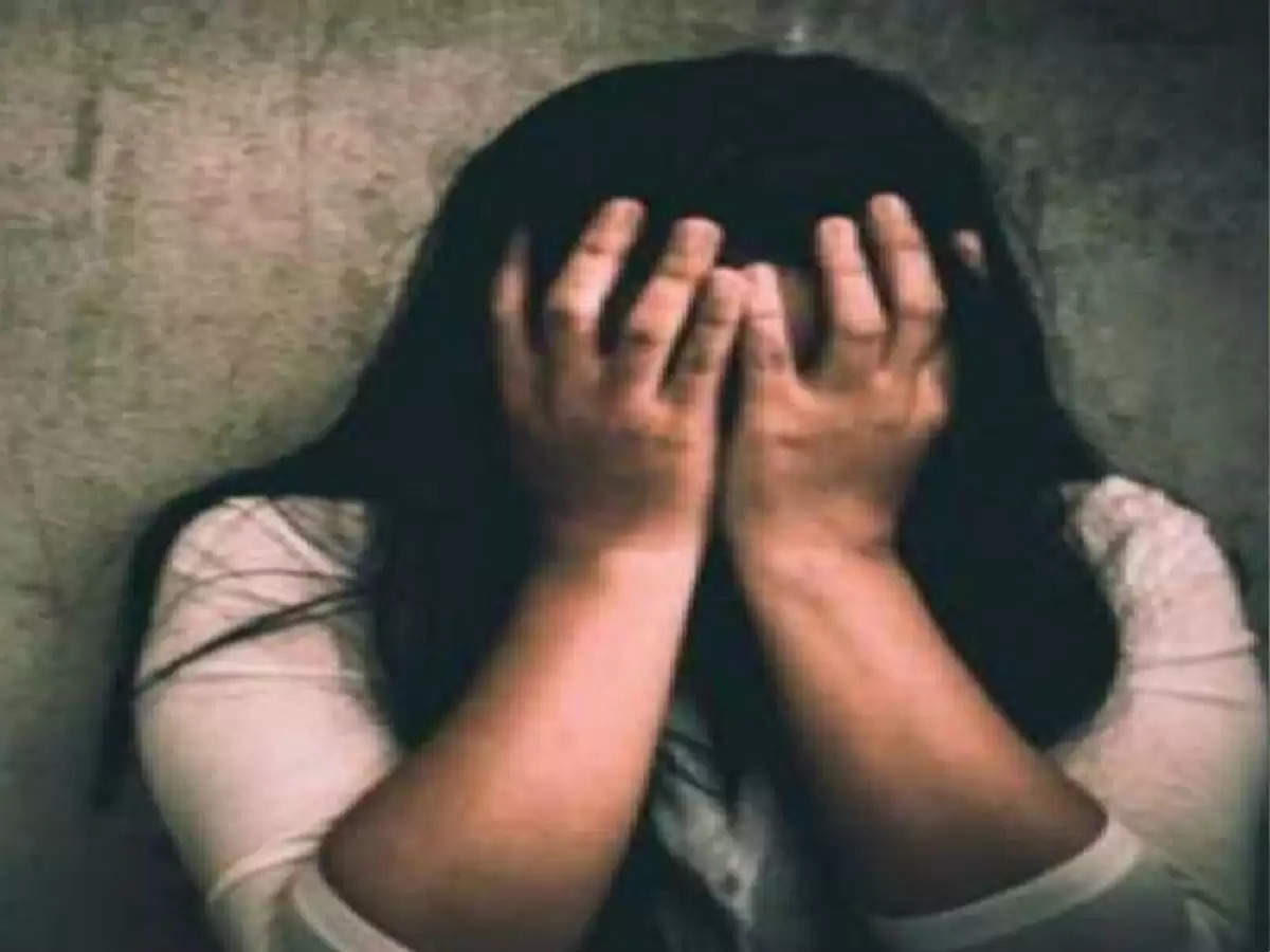 In Varanasi, the policeman raped on the pretext of marriage, the girl alleged that she consumed poison