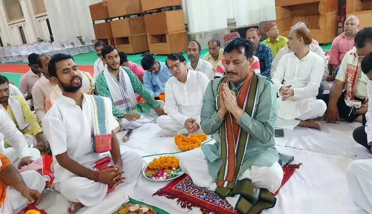 देवी नवदुर्गा पूजन से साहस, शक्ति, और ज्ञान की प्रेरणा देती है।"-- कुलपति प्रो बिहारी लाल शर्मा.&nbsp;