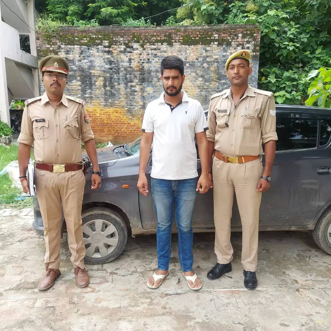 वाराणसी: थाना रोहनियाँ पुलिस टीम नें चोरी की 01 अल्टो कार के साथ अभियुक्त राघवेन्द्र यादव को किया गिरफ्तार
