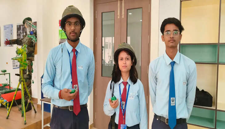 विजय दिवस पर गोरखपुर के छात्रों का अनोखा नवाचार, सेना के लिए तैयार किया सोलर वॉकी-टॉकी हेलमेट