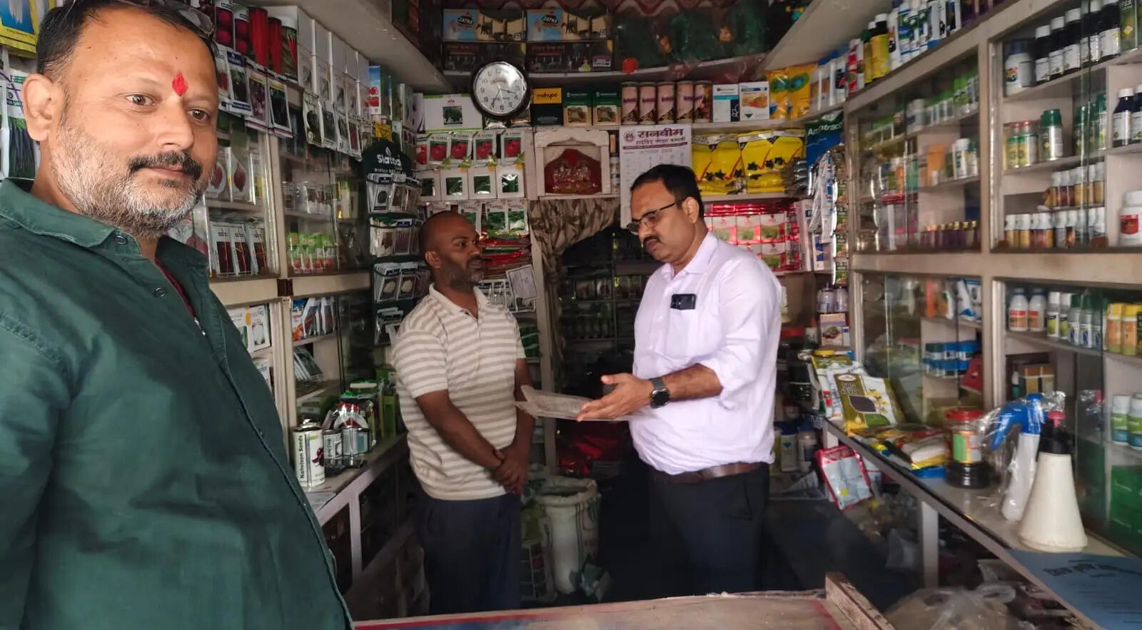 Chandauli News Today, Chandauli Seed Shop Raid, Agriculture Department Chandauli, Seed Quality Inspection UP, Rabi Crop Season 2026, Certified Seeds for Farmers, Chandauli Agriculture News, Seed Sample Testing, Seed Shop Notice, Wheat Seed Inspection, Mustard Seed Quality, Fertilizer Stock Chandauli, Urea DAP NPK Stock, Uttar Pradesh Agriculture News