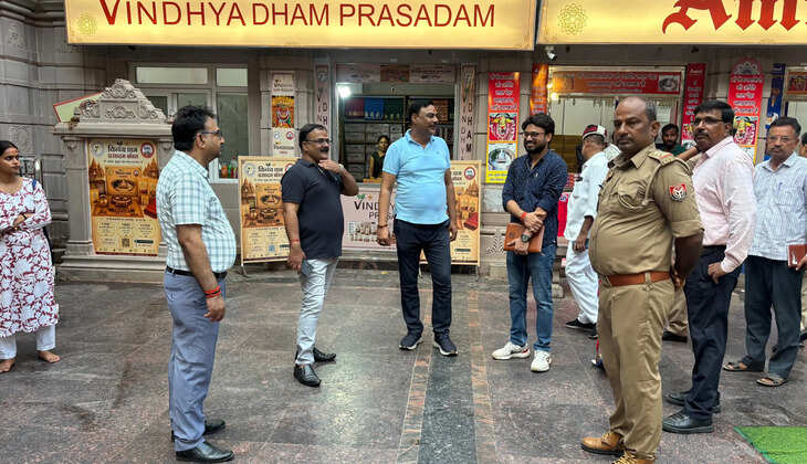 श्रीबद्रीनाथ धाम में गर्भगृह क्षेत्र में स्पाई कैमरे से अवैध वीडियो और फोटो रिकॉर्ड करते पकड़े गए मुंबई निवासी जयप्रकाश पांडे के खिलाफ उत्तराखंड पुलिस ने पुलिस अधिनियम की धारा 81 के तहत चालानी कार्रवाई की। मंदिर की सुरक्षा और धार्मिक मर्यादा को ध्यान में रखते हुए उनके द्वारा रिकॉर्ड किए गए सभी वीडियो और फोटो मौके पर ही डिलीट करा दिए गए।