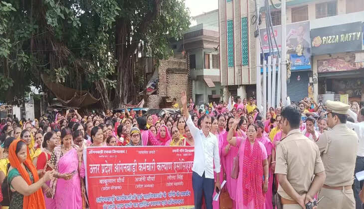 Up&nbsp;anganwadi 2024:आंगनबाड़ी कार्यकर्ताओं और सहायिकाओं के लिए मानदेय में वृद्धि की मांग, धरना प्रदर्शन जारी