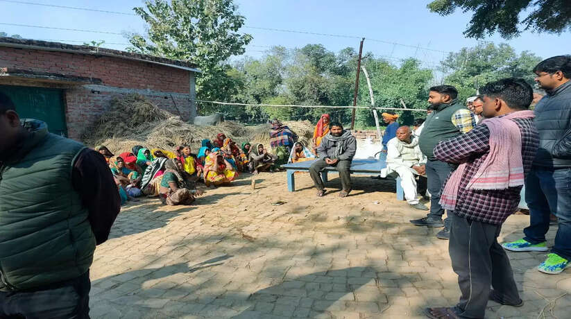 चंदौली में इस गाँव के कोटेदार के खिलाफ मुकदमा दर्ज, कोटा निलंबित