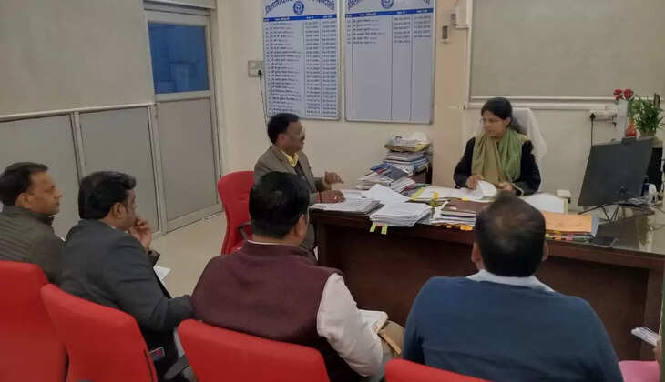 चंदौली में&nbsp;वन अधिकारों के क्रियान्वयन एवं अनुश्रवण हेतु जिलाधिकारी ने की&nbsp;बैठक