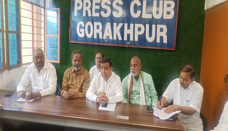 गोरखपुर में प्रेसवार्ता कर पूर्व विधायक अनिल भारद्वाज ने दी जानकारी, मतदाता सूची में नाम और त्रुटियों से जुड़ी शिकायतों के समाधान में मदद करेंगे कार्यकर्ता