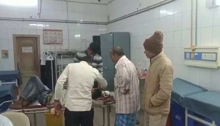चंदौली में अज्ञात वाहन की टक्कर से बाइक सवार एक युवक गंभीर रूप से घायल, जिला अस्पताल से वाराणसी&nbsp;रेफर
