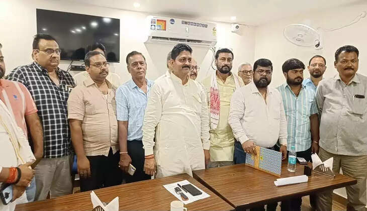 Varanasi News: बनारस टूरिस्ट ट्रांसपोर्ट एसोसिएशन कमेटी 21जून को जिला प्रशासन से मुलाकात कर समस्या से कराएगी अवगत - राकेश कुमार सिंह