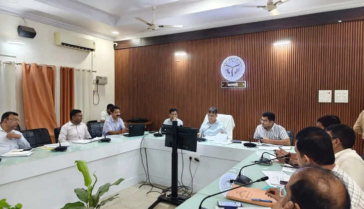 फार्मर रजिस्ट्री और फैमिली आईडी में सुस्ती पर वाराणसी डीएम सख्त, 30 जुलाई तक कार्य पूर्ण करने के निर्देश