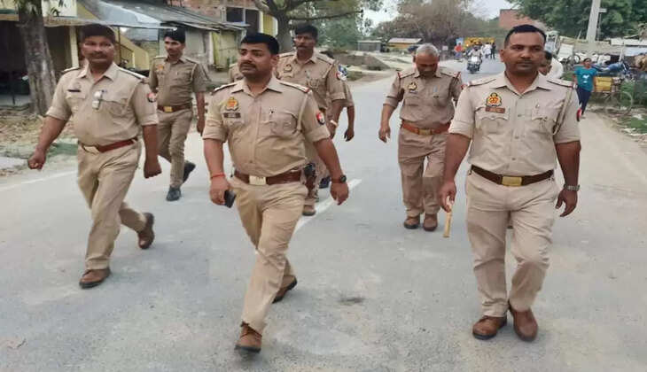 In Chandauli, under the direction of SP, intensive checking campaign was conducted in view of security.