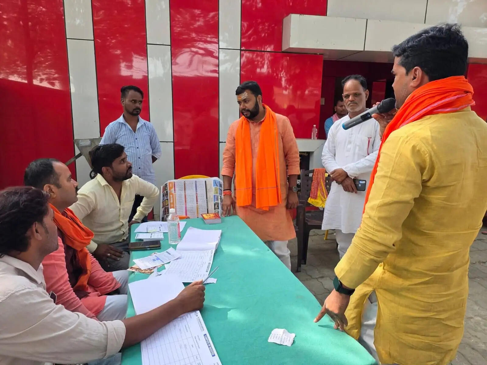 Chandauli News Today, Free Cataract Surgery Camp, Chandauli Cataract Free Campaign, Bahorikpur Eye Camp, Sakaldiha Health Camp, Chahaniya Block News, Trishakti Seva Foundation, Hindu Yuva Vahini, R J Shankara Eye Hospital Varanasi, Free Eye Checkup Camp, Cataract Surgery Camp UP, Ambrish Singh Bhola, SIR Controversy UP, Yogi Government 2027, Uttar Pradesh Political News