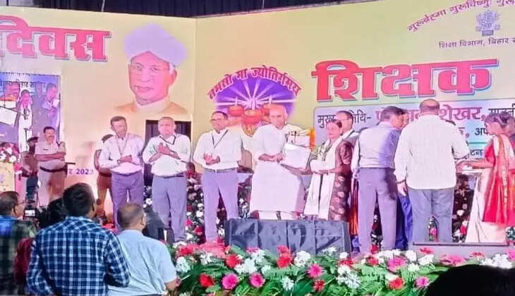 Madhubani News:&nbsp;शिक्षिका संगीता कुमारी शिक्षा मंत्री के हाथों राज्य शिक्षक पुरस्कार से हुई सम्मानित