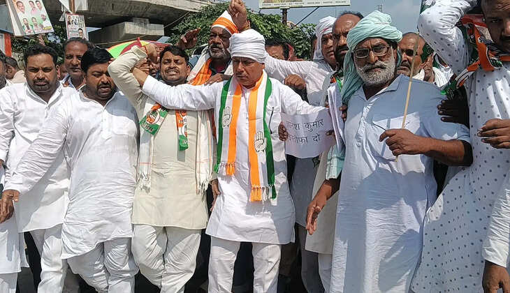 चंदौली में SIR को लेकर कांग्रेस ने प्रदर्शन किया। जिलाध्यक्ष अरुण द्विवेदी के नेतृत्व में कार्यकर्ताओं ने जुलूस निकालकर मतदाता सूची में कथित गड़बड़ी की जांच और निष्पक्षता की मांग की।
