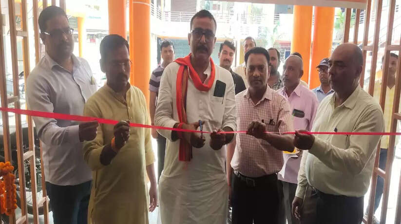 प्रधानमंत्री नरेंद्र मोदी के जन्म दिवस के उपलक्ष्य में आयोजित चित्र प्रदर्शनी का जिलाध्यक्ष ने शुभारंभ कर किया अवलोकन 