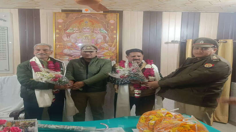 Rae Bareli News: सेवानिवृत्त पुलिसकर्मियों को दी गई विदाई