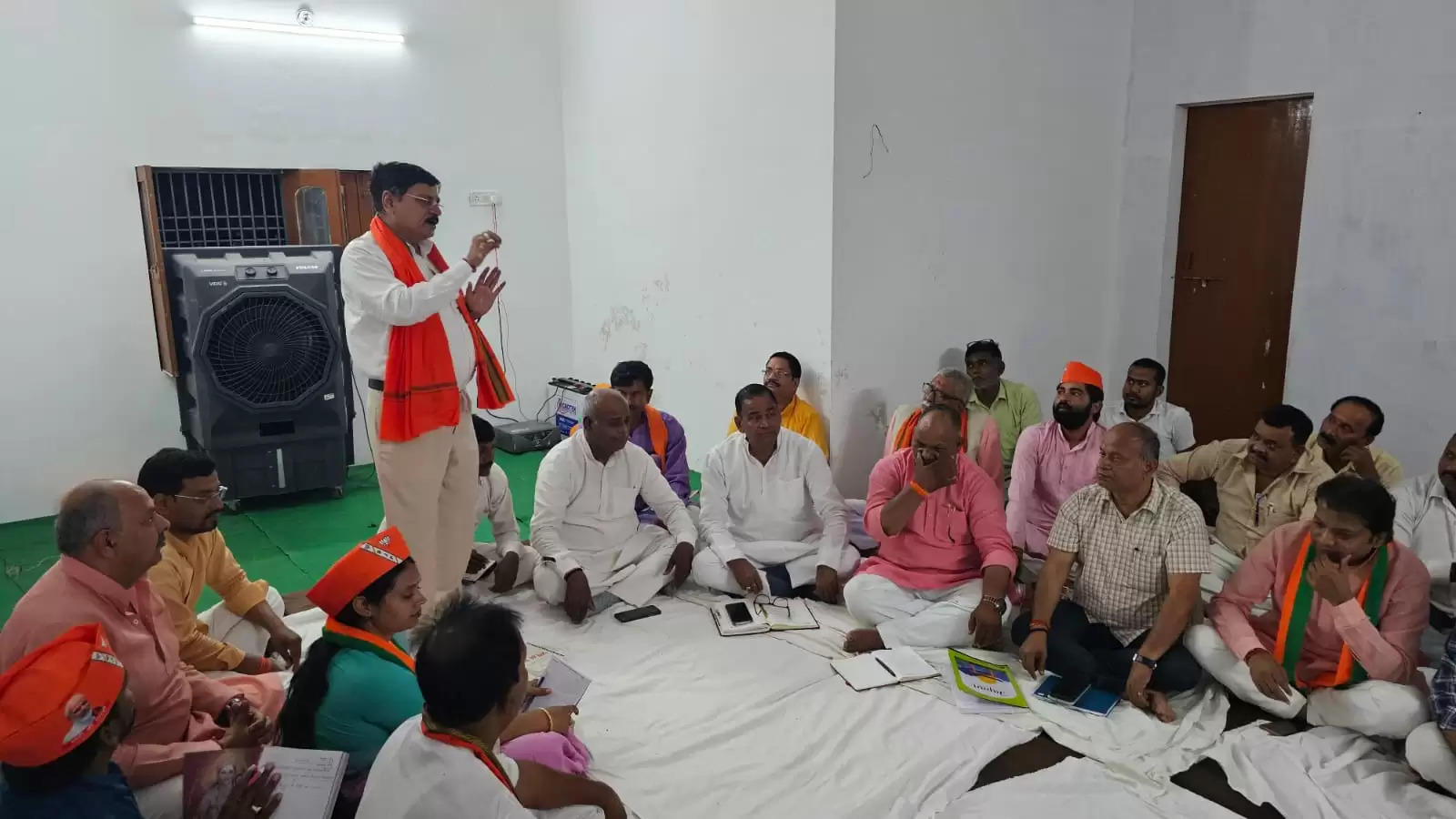 Varanasi News: रोहनिया विधानसभा भाजपा कार्यालय पर चुनाव संचालन समिति की बैठक