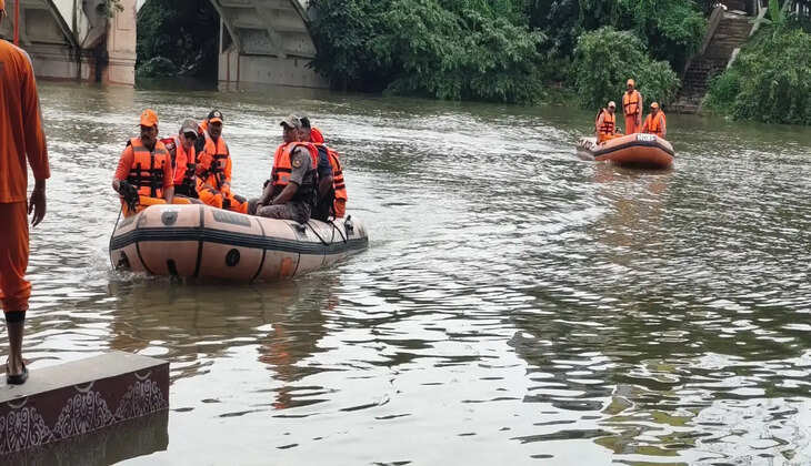 गंगा-वरुणा के बढ़ते जलस्तर पर एनडीआरएफ अलर्ट, बाढ़ संभावित इलाकों में की रेक्की