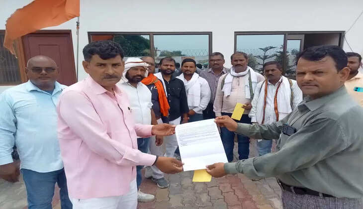 Varanasi News:&nbsp;सहारा इंडिया के जमाकर्ता के भुगतान व व्यवसायिक प्रतिबंध हटाकर कार्यकर्ताओ को रोजगार के संदर्भ में सेवापुरी विधायक को प्रधानमंत्री के नाम सौपा मांग पत्र
