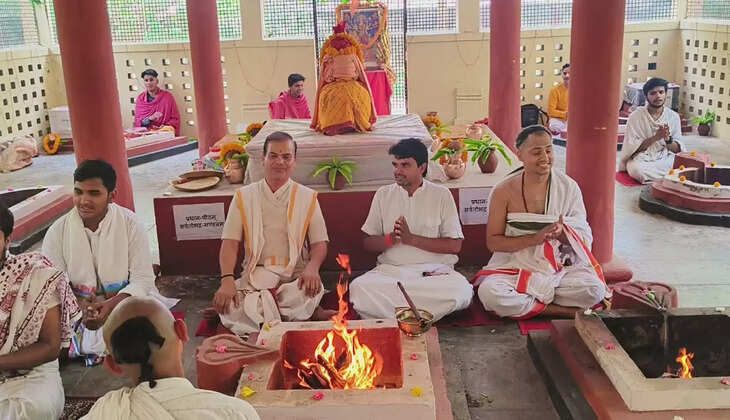 विश्वविद्यालय एवं विश्वविद्यालय विकास समिति के द्वारा 12 मार्च से निरन्तर अग्रसर संवत्सरव्यापी चतुर्वेद स्वाहाकार विश्वकल्याण महायज्ञ के &nbsp;2012 वाँ दिन