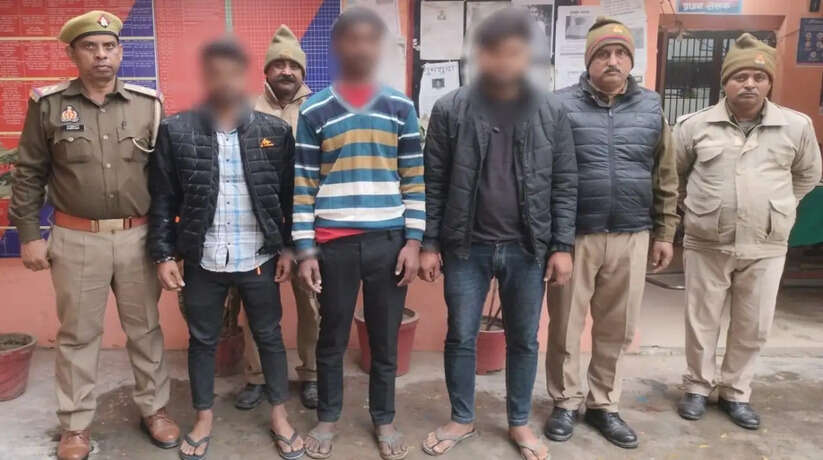 वाराणसी पुलिस ने तीन मोबाइल चोरों को किया गिरफ्तार, उनके पास से चोरी की मोबाइल फ़ोन बरामद