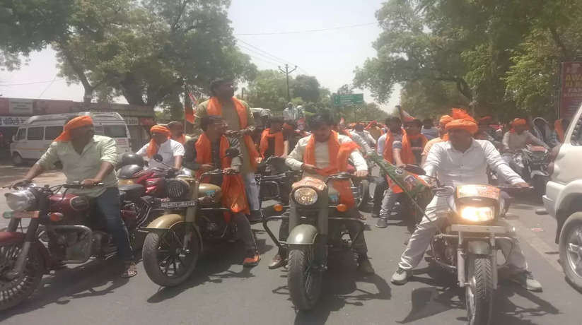 Ayodhya News: नामांकन और रोड शो में शामिल होने के लिए भाजपा युवा कार्यकर्ताओं ने भरी हुंकार